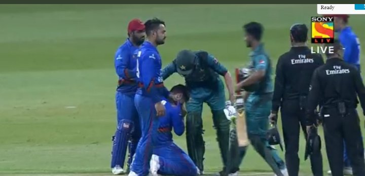 Ariba06's tweet photo. Okay this melted my heart 💔😣😭
#shoaid #aftab #Asiacup #PakvsAfg https://t.co/wALLhvVcIK