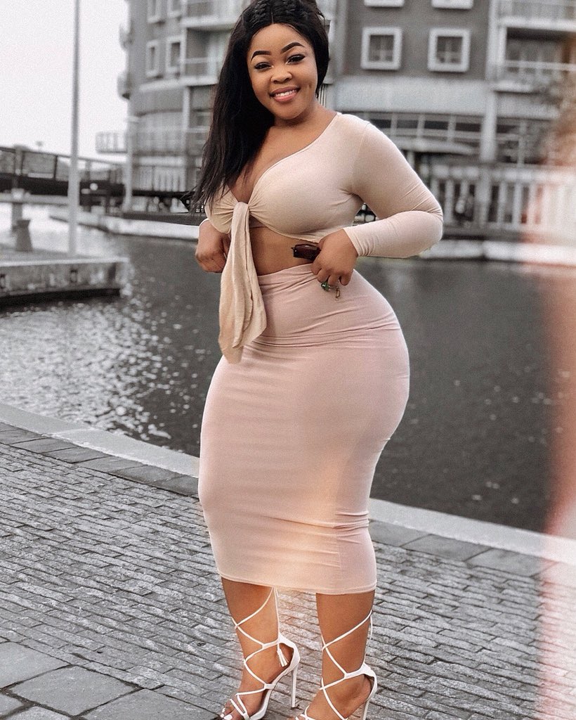 tattroyaltattoo's tweet photo. Dear tweeps 

Before you sleep i want you to gain 200 followers..but first all you have to do is like and RT this tweet
kindly Follow @BusiMashiana 
             @SadMethodGain
          @tattroyaltattoo 
       @decidedwizzy https://t.co/fMPZh8WYQx