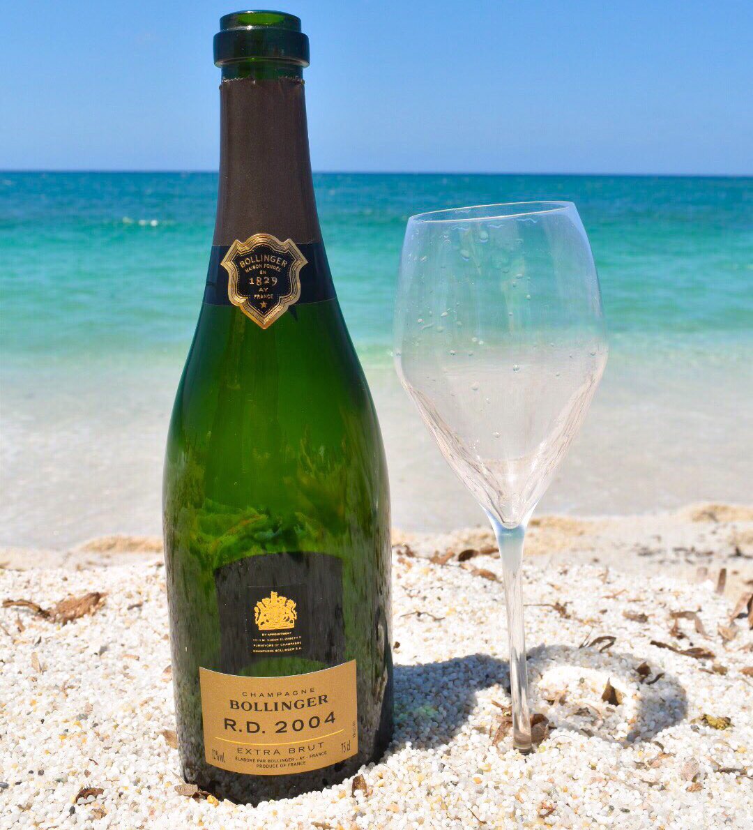 TheWineTeller's tweet photo. “I drink Champagne when I'm happy and when I'm sad. Sometimes I drink it when I'm alone. When I have company I consider it obligatory. I trifle with it if I'm not hungry and drink it when I am. Otherwise, I never touch it.. unless I'm thirsty” Lilly Bollinger https://t.co/SWqLFDE6zH