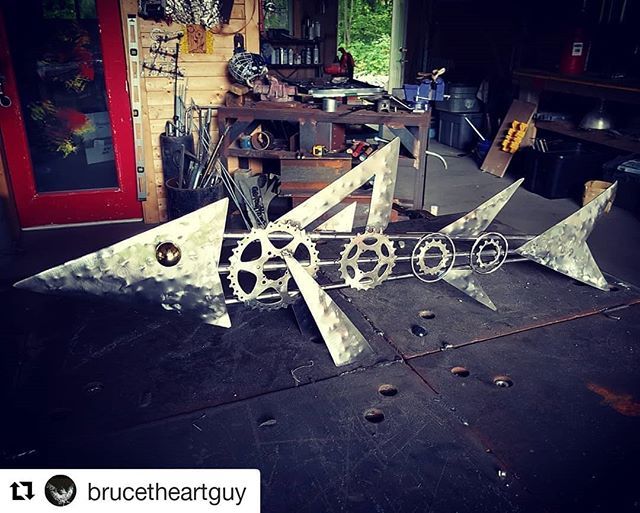WolfeIslGallery's tweet photo. #Repost @brucetheartguy
・・・
Last of the one day builds. Got to get onto a big project... no more one hit wonder for a while lol...#brucetheartguy #metalfish #fishsculptures #metalart #steampunkart #steampunkfish #canadianart https://t.co/WEYmAxvKto https://t.co/3yIRp8dQpP