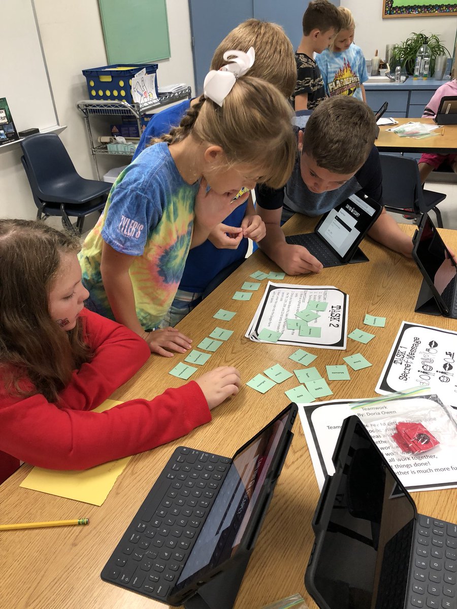 mrsjonkerSTEM's tweet photo. teamwork makes the dream work...working together to solve the puzzles...can they do it??? #escaperoomchallenge #thiswasfun #workinghardreallydoeswork https://t.co/W7manPBU4s