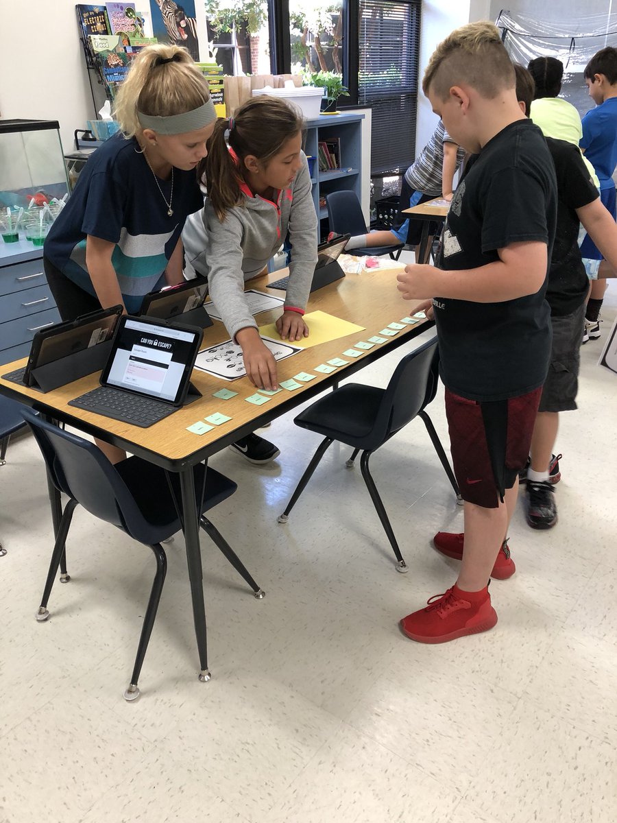 mrsjonkerSTEM's tweet photo. teamwork makes the dream work...working together to solve the puzzles...can they do it??? #escaperoomchallenge #thiswasfun #workinghardreallydoeswork https://t.co/W7manPBU4s