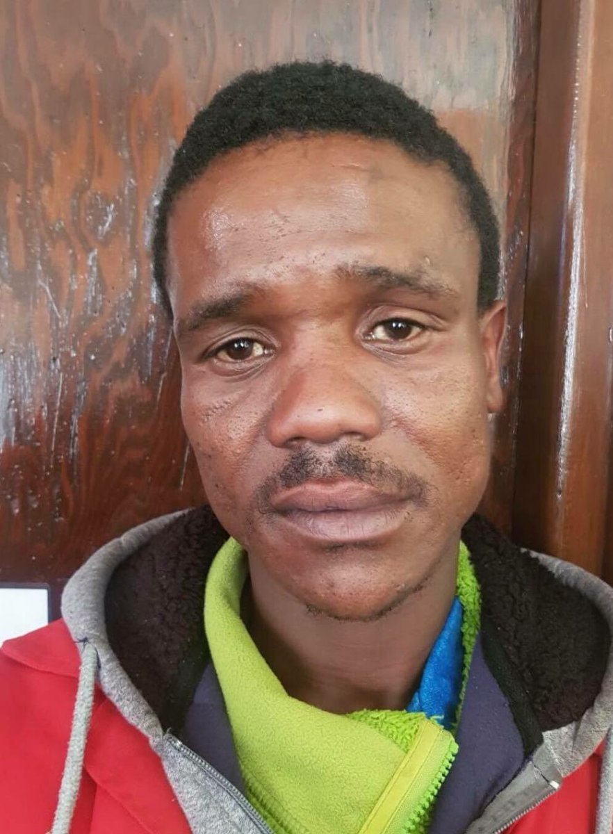 MakeSAsafe's tweet photo. #WANTED EXTREMELY DANGEROUS - Sizwe Jika, 27, is wanted for the murder of Ann Smit, 86, who was beaten with a hammer in her Kamma Park home earlier this year.
He escaped from police custody whilst being Hend at the Walmer Police Station earlier today. Via @HeraldPE SHARE PLSE https://t.co/B3nIAyzerB