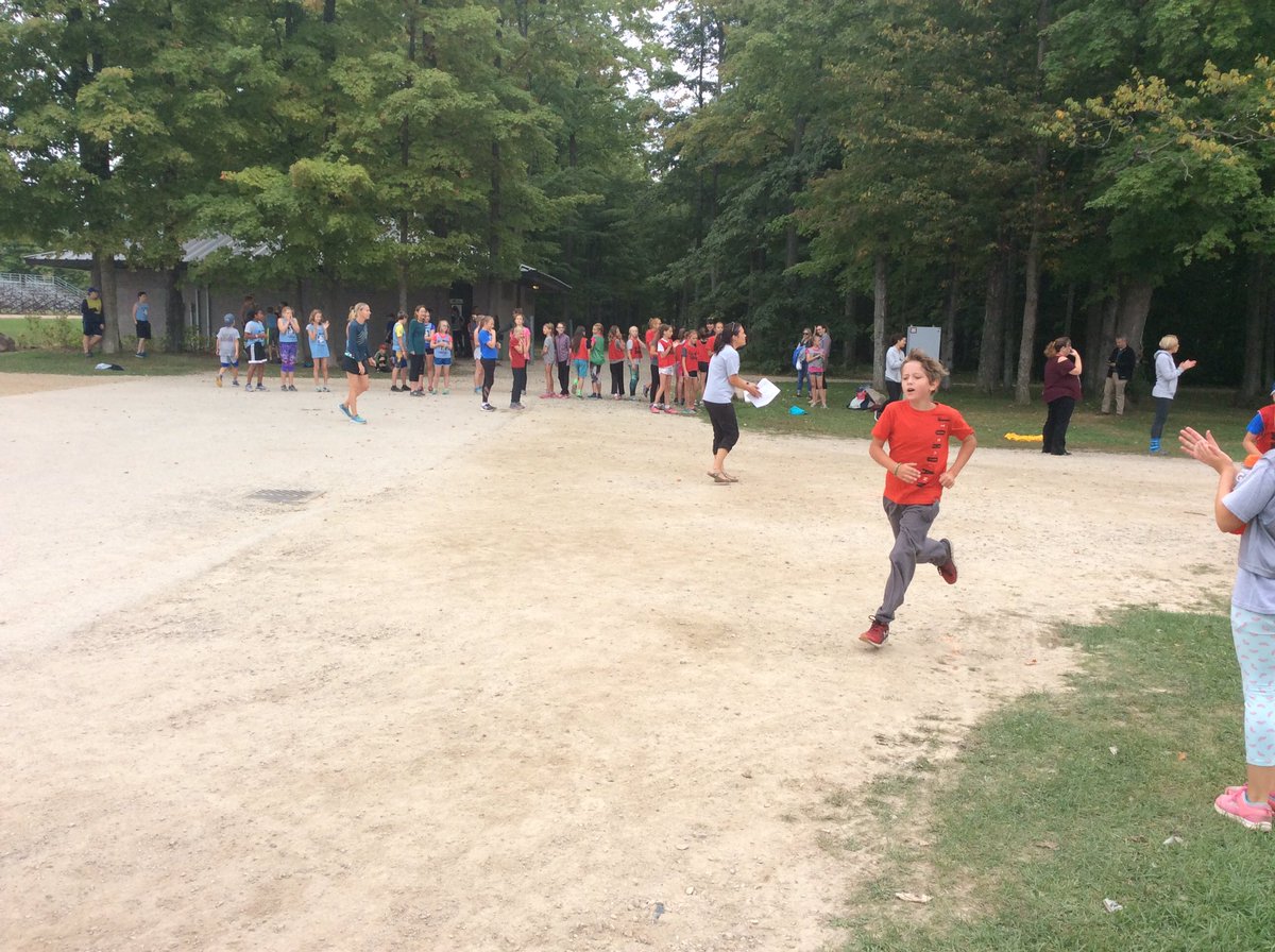 MrsHMerry's tweet photo. Having a spectacular day outdoors at our first meet of the season....we love Cross Country! @rockwoodheart https://t.co/mVW6WNe9QG