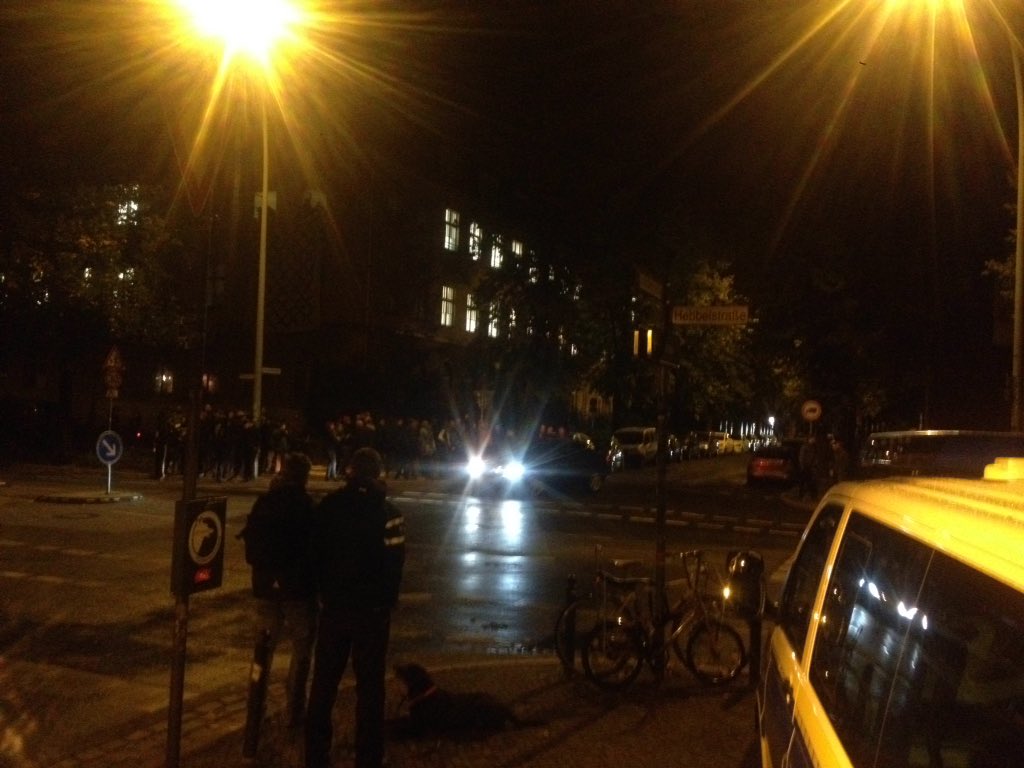 stadtmitte4alle's tweet photo. Hier ist die Lage sehr entspannt: Potsdam, Gutenbergstrasse/Hebbelstrasse - wer bringt den Café zum Steh-?
@stadtvonunten @sfa_leipzig https://t.co/8GZxdemAuZ