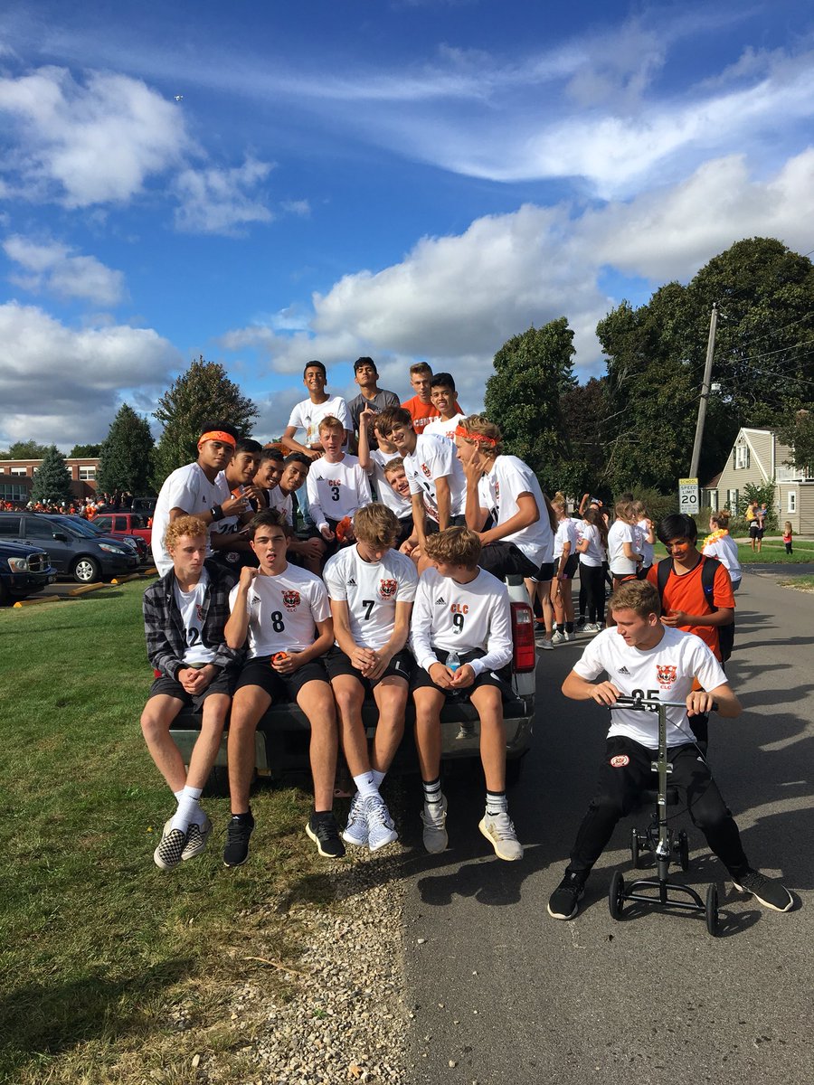 CLCSoccer's tweet photo. Homecoming parade 2018. https://t.co/DGaa1flmWA