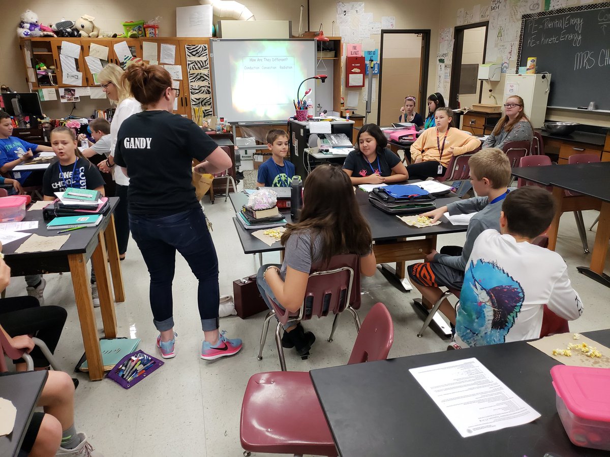 Creekside_Int's tweet photo. Learning and eating? Sign us up! Mrs. Betters' and Mrs. Gandy's classes learned about convection, conduction and radiation while enjoying popcorn! #CISLearns #CCISDLearns https://t.co/3mdLPczEER