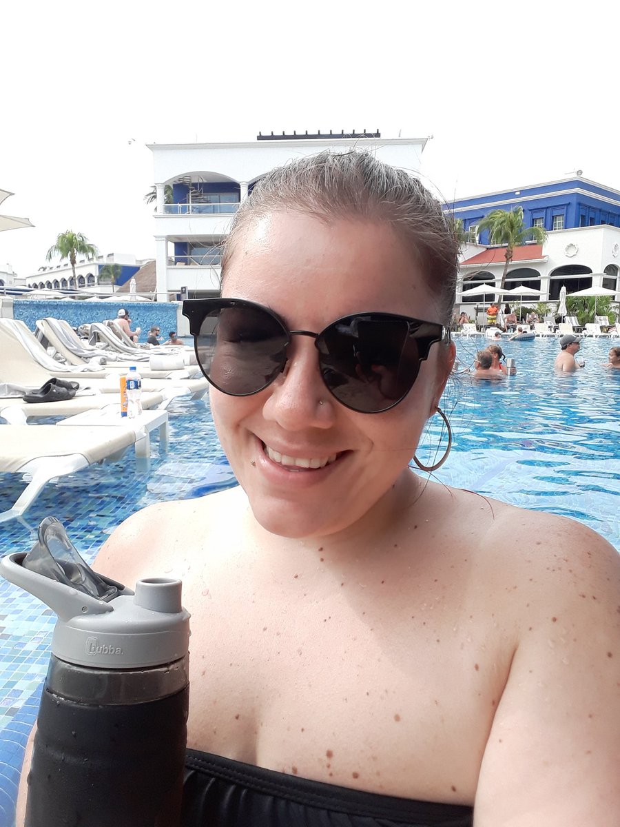 Stella M.Scherbatsky tweet media