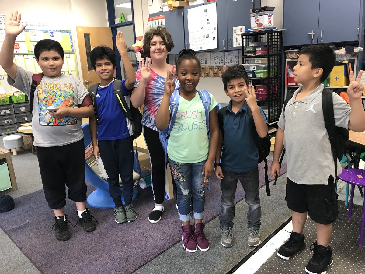 AKPitzer's tweet photo. Lifelong friends start here. One 5️⃣th grader, two 4️⃣th graders, two 3️⃣rd graders, and one 2️⃣nd grader. #thesearemystudents #OneBigPitzerFamily 😉💜💙💚#relationshipsmatter @CrestwoodElem https://t.co/FgHGToPUOs