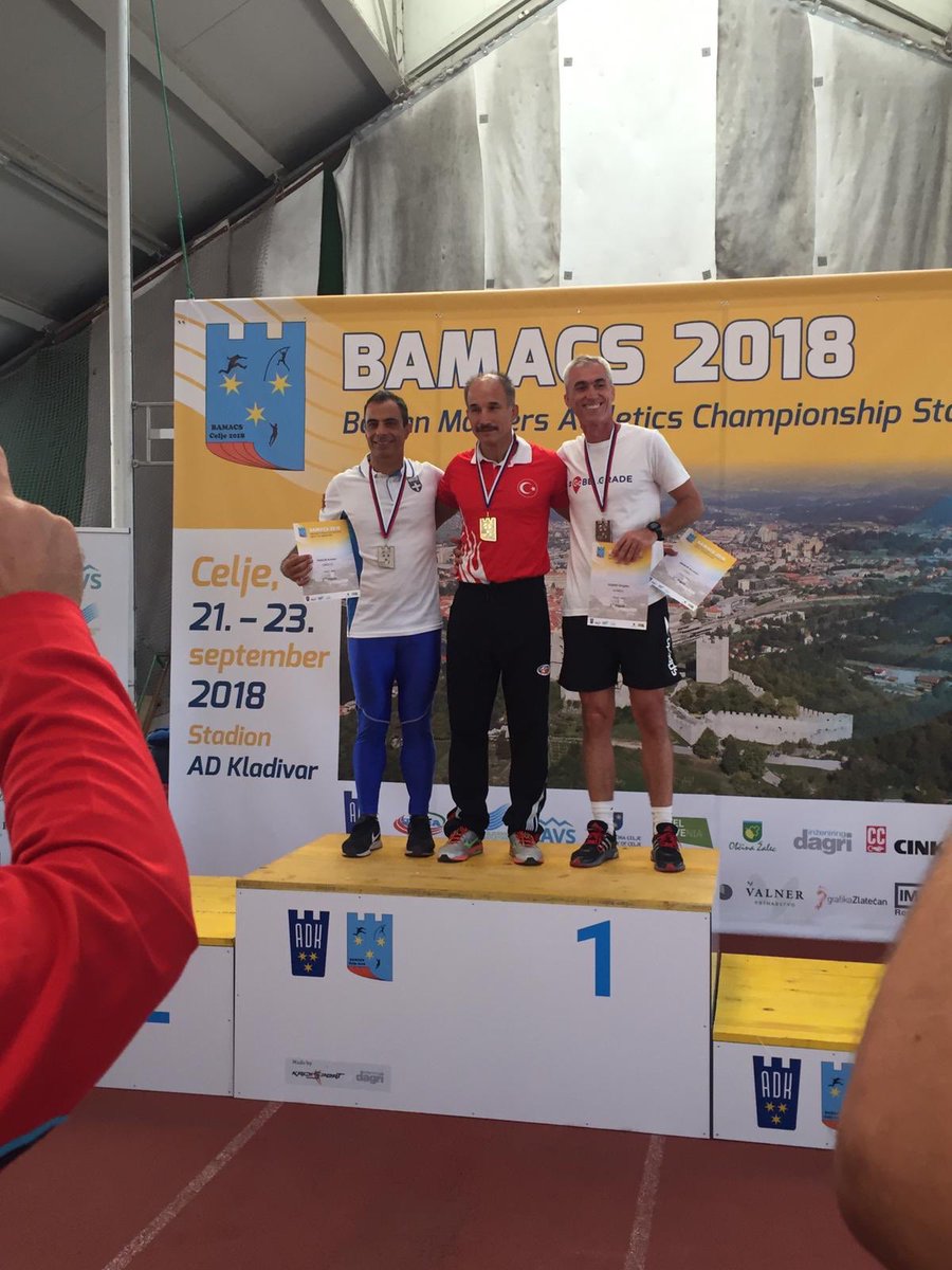 2018 Balkan Şampiyonası Slovenya yapıldı Smyrna Masterlerin futbolcusu sayın Nurettin MEMUR Balkan şampiyonu olmuş olup Aynı zamanda 45-49 yaş Türkiye Rekoru kırmıştır . Kendisini tebrik eder başarılarının devamını diliyorum.👋👋👋