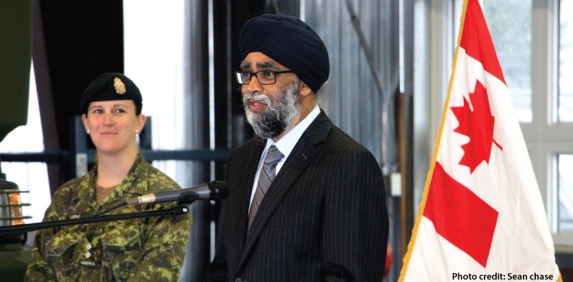 CMFMag's tweet photo. Minister of Defence praises military families as he announces delivery of 1500 new logistic trucks at Garrison Petawawa: https://t.co/8hJWdph2sv 
#CanadianDefenceMinister #CanadianArmy #GarrisonPetawawa   #CanadianMilitaryCommunity #MilitaryFamilies @HarjitSajjan @CanadianArmy https://t.co/CIWX0cY5Zd