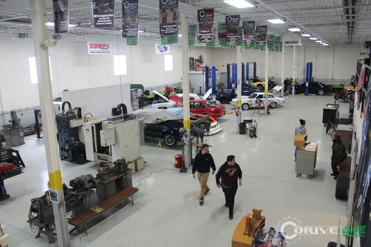 WAYAcademyEast's tweet photo. Flashback Friday! Our students showing their skills at the DRIVE-One Tech Center!
#WAYeast #DRIVEOne #blendedlearning #edtech #charterschools #detroitschools #michiganschools #technology #makeway #yourfutureyourway #vocationalschool https://t.co/wIrIMatT9h