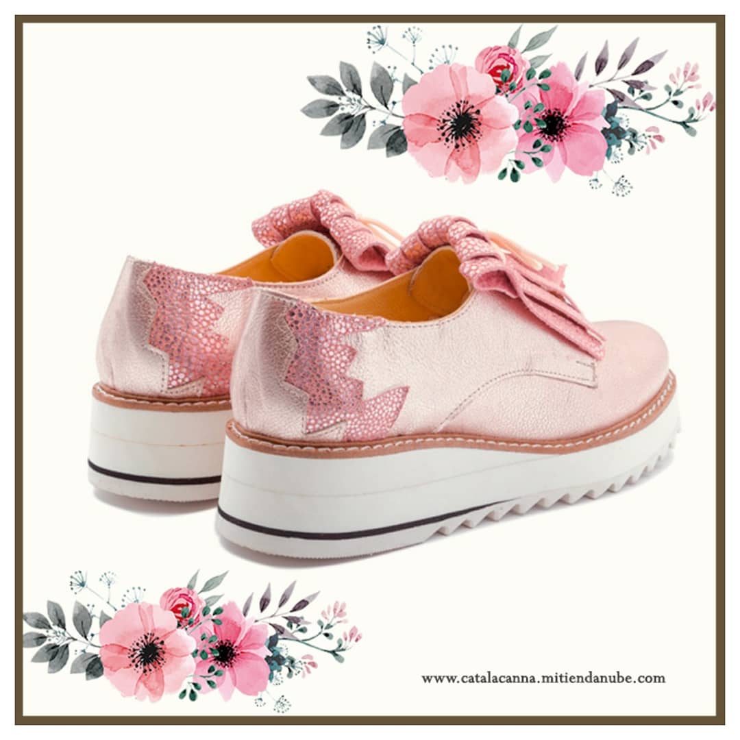 Catalacanna's tweet photo. A la nueva estación 💞 se la recibe con el pie derecho ¡y mocasines nuevos! 💕 ¡Bienvenida Primavera! 💐🌼🌸🌺 https://t.co/VHny5utHtq
