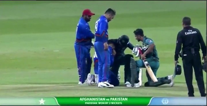 This epic pic shows that Brotherhood still lives between Pakistan ...