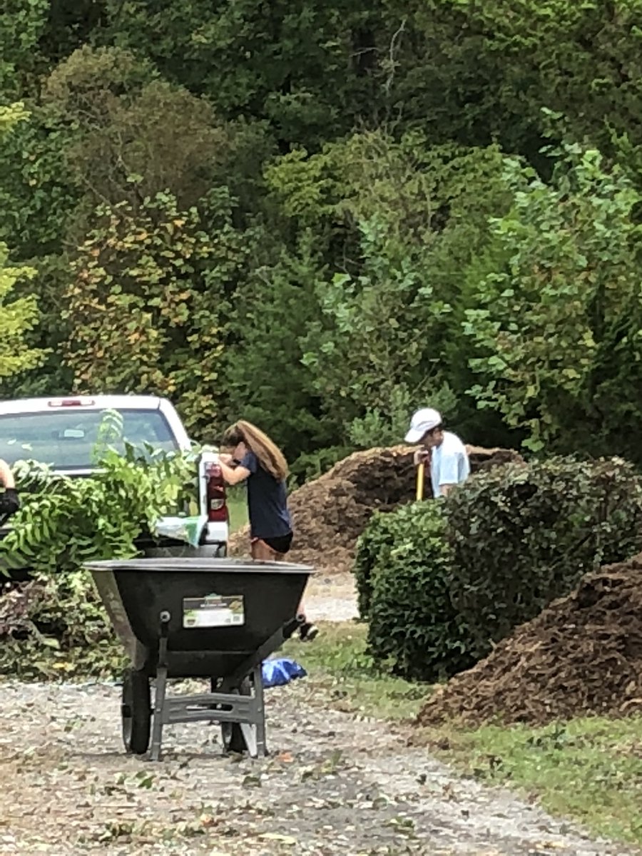 SES_0589's tweet photo. SMC really enjoyed being able to help spruce up the grounds at Victory Junction today as a part of @NCACPA ‘s Annual CPA Day of Service! #CPAservice #workinghardforacause https://t.co/kzpRNNmyiZ