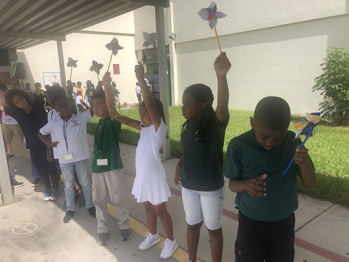 ms_srein's tweet photo. More โฎ๏ธ day fun. #InternationalDayOfPeace2018 @NBFgallery @NBFelem #knownova #grownova #atnovawegrow ๐๐๐๐๐๐๐ https://t.co/XOuXFJhiph