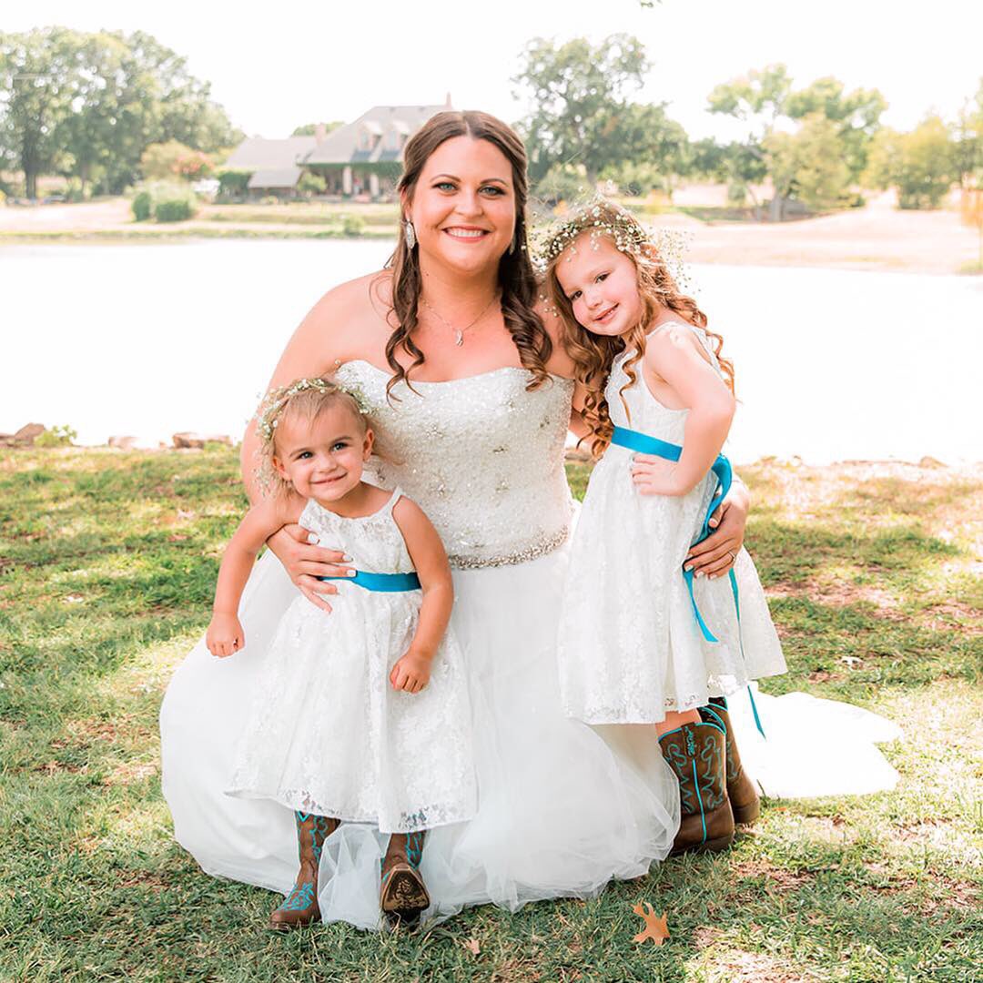 sarahobrien805's tweet photo. Still swooning over our #wedding pictures 😍❤️ #weddingday @obriens_54 https://t.co/exX1yWt0vL