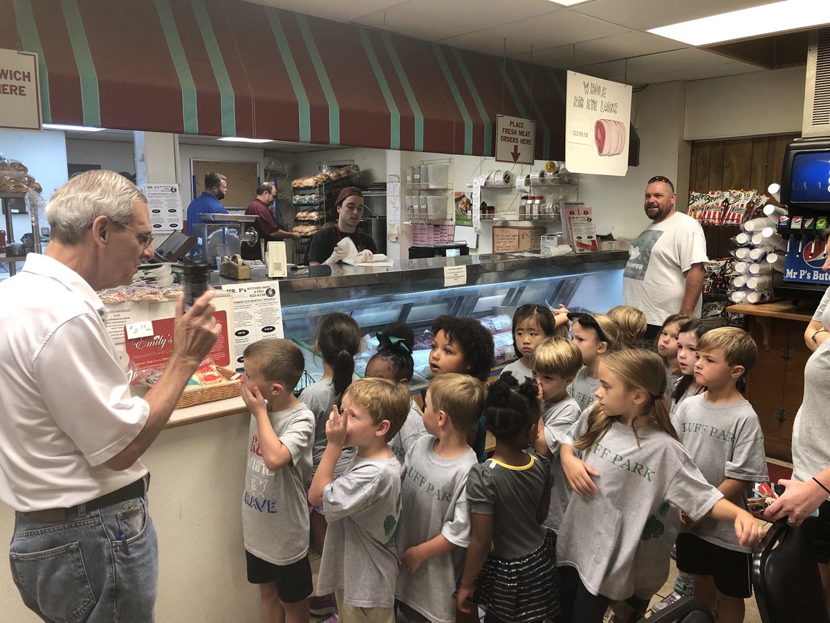 K_BPES's tweet photo. Such a fun day on our community helper field trip! We love Bluff Park! @BluffParkElem @CityofHoover @HooverSchools https://t.co/yv6P1CP9Nu