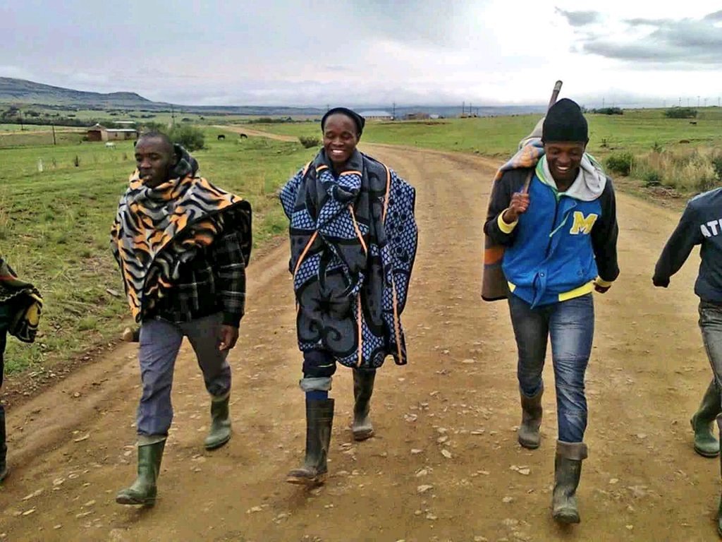 BeYou_Pman's tweet photo. Matatiele 2011.
Reya Thabeng π https://t.co/fP9PBhWOsJ