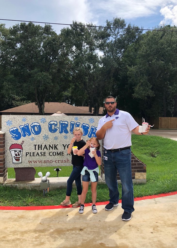 Sno_Crush's tweet photo. Pregame with some snocones!!💜🏈#HOCOready #familyfun #BEATtheWOLVES #wildcats https://t.co/BJMpFrrKKD