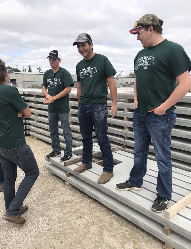 OACSwineClub's tweet photo. Thanks for the great tour Hog Slat! We really enjoyed learning about all of the different products that you produce and distribute! #Iowaswinetour https://t.co/YQs0qfwWLg