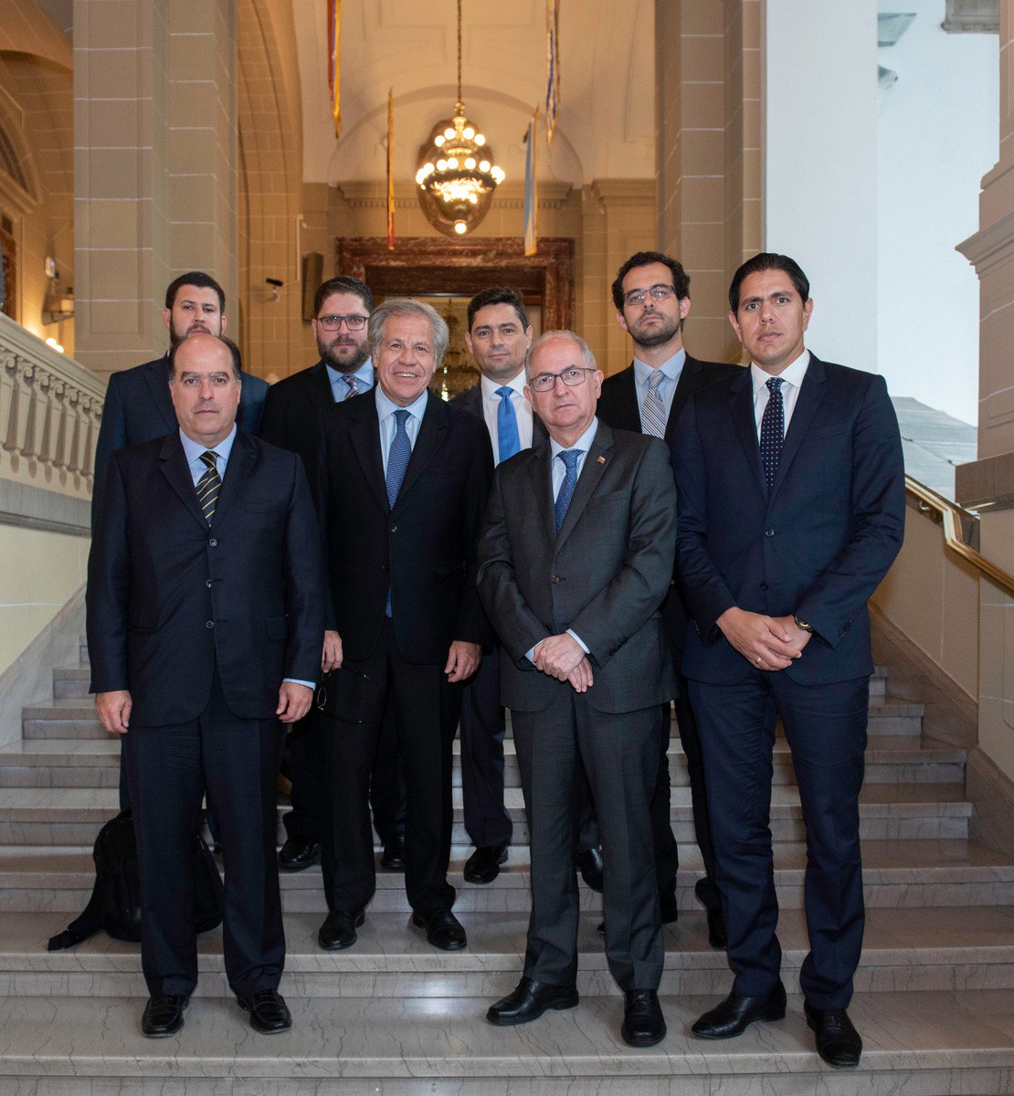 Recibí a líderes de la oposición de #Venezuela. Juntos, reafirmamos máximo compromiso para recuperar la democracia y salvar al país de la dictadura. #OEAconVzla