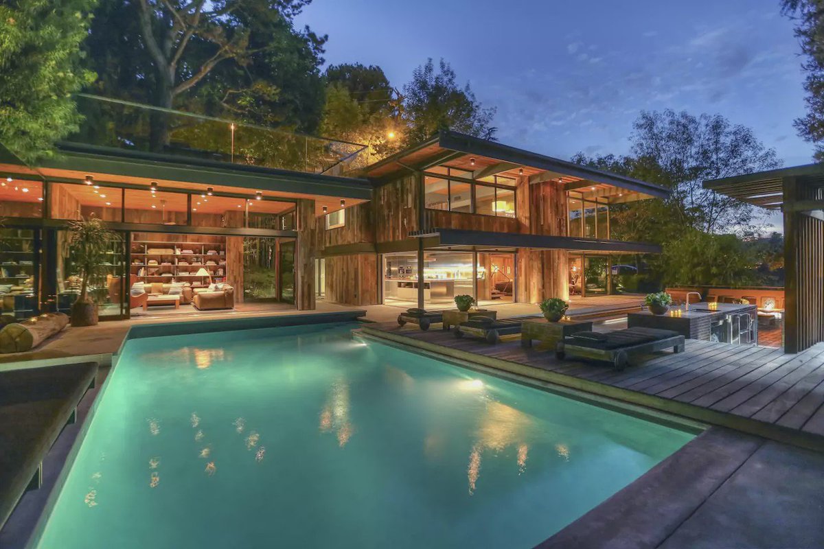 patogiacomino's tweet image. 10 Architectural Masterworks You Can Rent on #Airbnb by @studiotmd
medium.com/studiotmd/10-a…
LA 2 ES DE #CALPE ALUCINANTES! @NaiaRaBotia @MariangelesBer