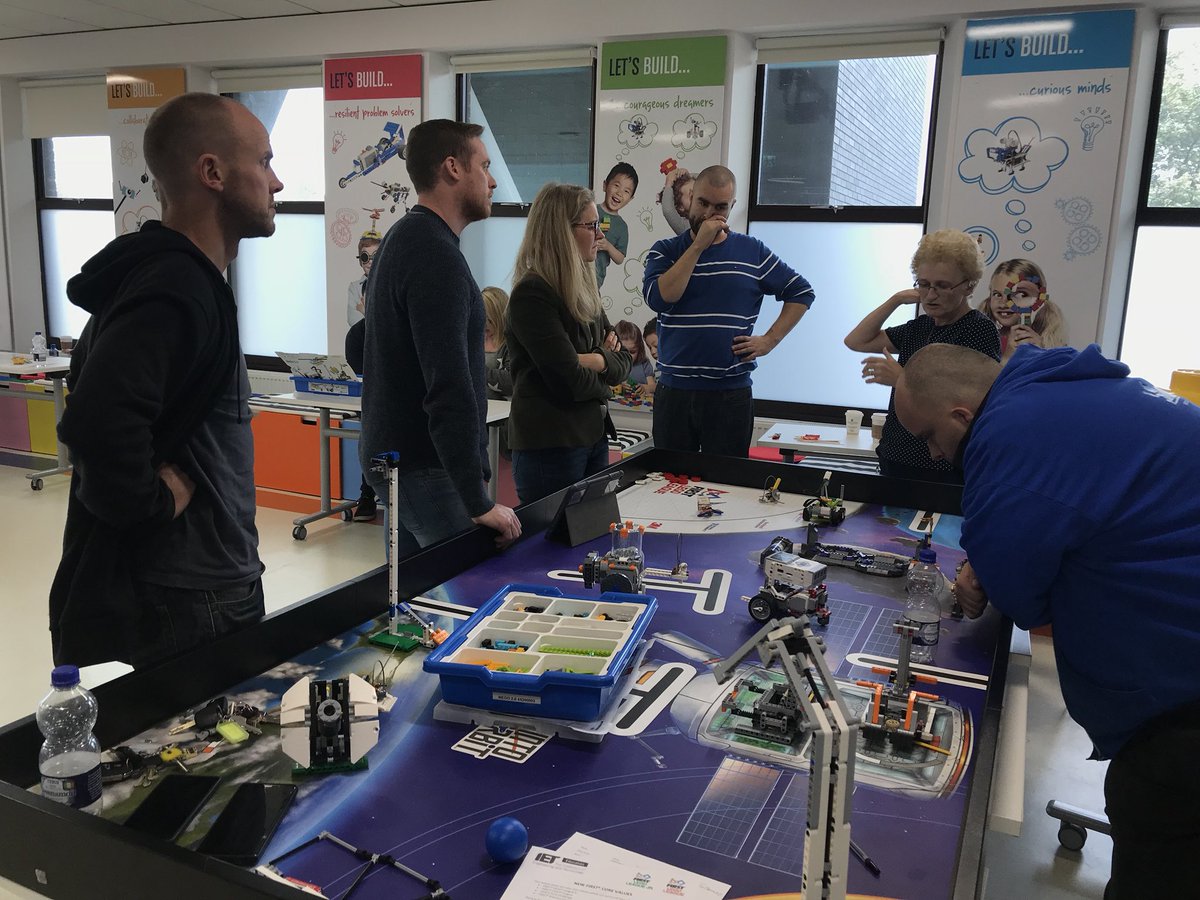 FrankOTormaigh's tweet photo. And we’re off! First day of our #SEFDigital cluster group in #DCULEIS was excellent thanks to @Learnit_Ireland and @ButlerDee Another group of educators leaving the studio full of enthusiasm and ideas! Ní neart go chur le chéile! https://t.co/jv8Nl2HYXs