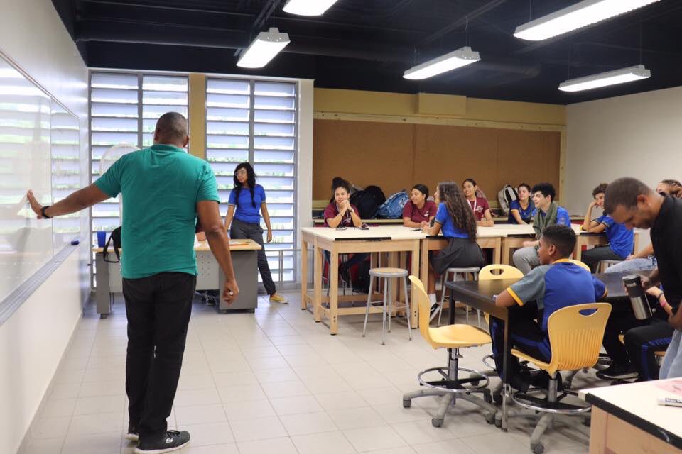 labasecroec's tweet photo. 🎨Taller llevado a cabo por el maestro Piñero en el club de arte🎨
Próximamente estaremos publicando la entrevista que se le realizó a las encargadas del club y al maestro que ofreció el taller
#ArteEsVida
#SocialArtClub
#TeamCroec
#LaBase https://t.co/CVVdwH0M4L
