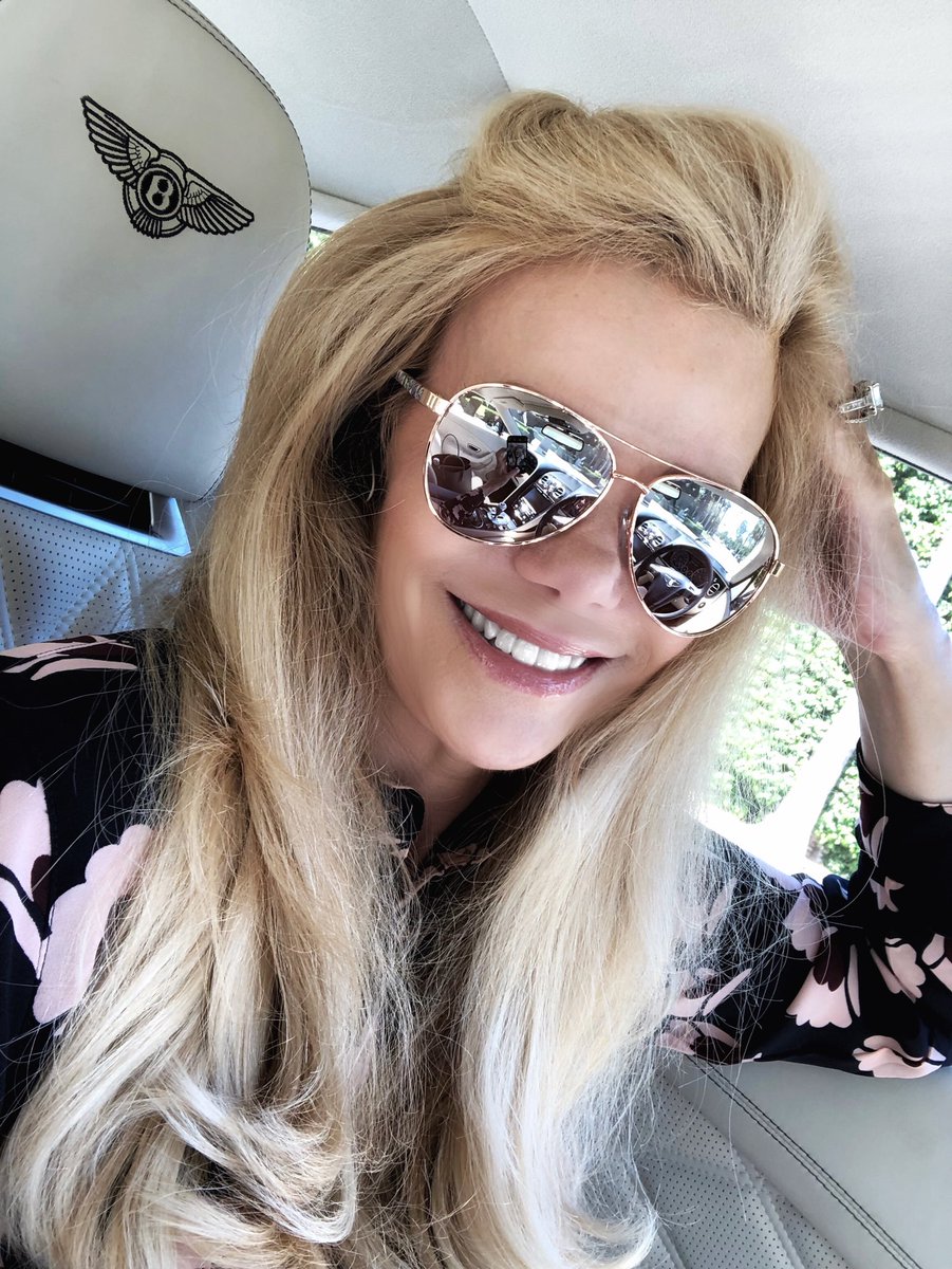 StaceyLWhitmore's tweet photo. Wish you were here!  Have a great weekend!!! #beverlyhills #friyay 😘💃🏼❤️ https://t.co/JVfFtVvLnG