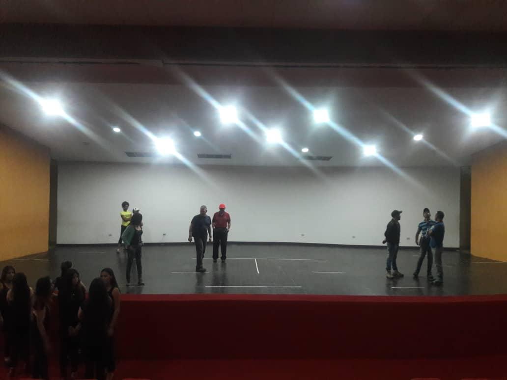 doctorsegovia14's tweet photo. Responsabilidad social empresarial... Reparación del alumbrado del teatro JAVIER FERNANDEZ obras para el municipio... https://t.co/ypJcSghAEc