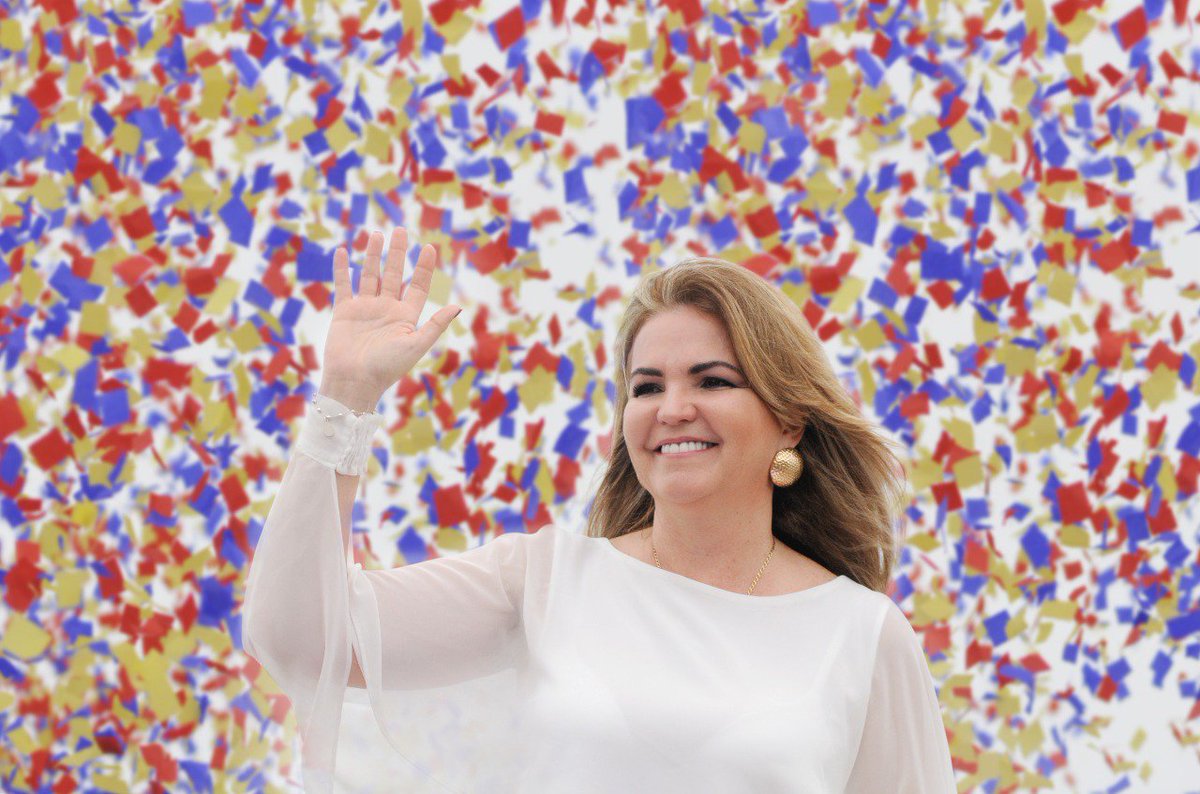 "Acepta la responsabilidad de tu vida. Date cuenta que tú eres quien va a llegar a donde quiere ir, nadie más": Les Brown.