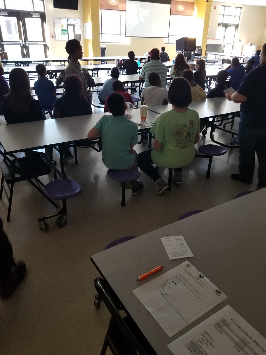 Midway Hills Academy tweet media