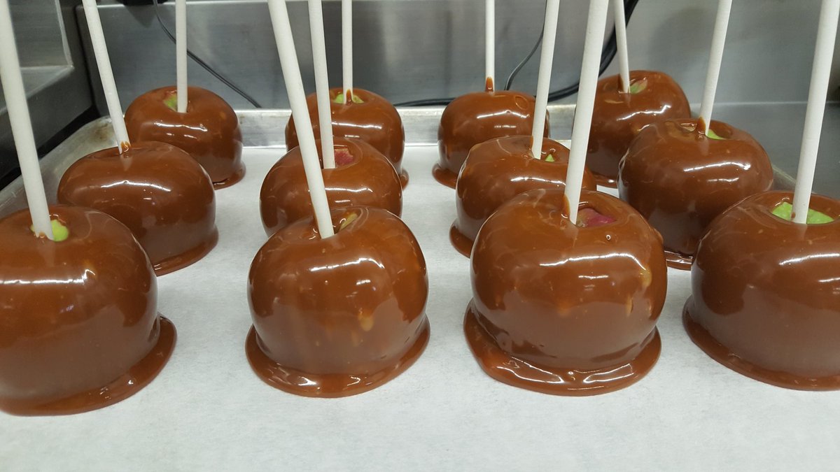 AppleLandStn's tweet photo. #caramelapples #fallfavourite https://t.co/EKwBocoVjo