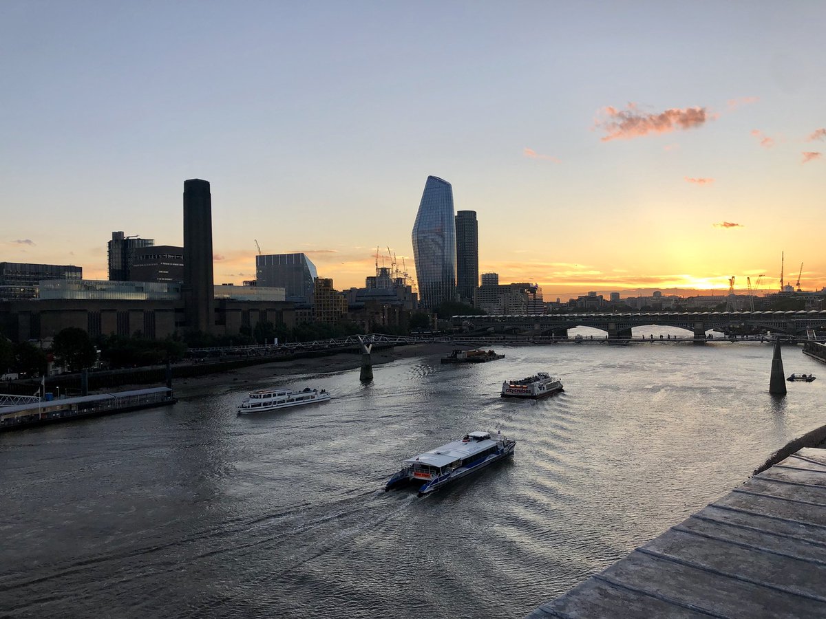 MrGregoryHall's tweet photo. That view....great fun times in London with my team
#london #city #thecitylondon #thames #bartlettmitchell #bmfamily💜 💚 #funatwork #tate #milleniumbridge #fun #work #blackfriarsbridge #theshard #theshardlondon https://t.co/Ejg3Qj8h9b