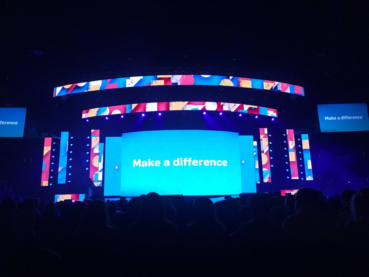 myraaa_21's tweet photo. I am so honoured to have had the opportunity to attened #WEdayTO once again with @CKSSYIA 😌 It was truly an unforgettable experience! I am so inspired and can’t wait for this year of changemaking! #Grateful #LiveWE @WEMovement @craigkielburger @marckielburger @JordanWESchools https://t.co/MIMtxLQEVT
