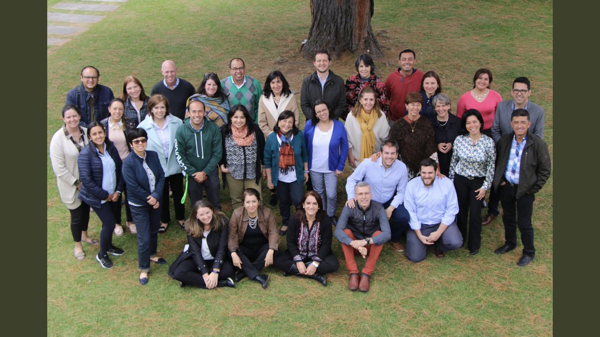 arango_liliana's tweet photo. Qué gran equipo de Jefes y Coordinadores los de #Pachas Terminamos el curso de coaching educativo con @trilemaedu @Red_EQAp. Muy motivados a abrir nuestras aulas para aprender de y con nuestros colegas! Además fue un gusto compartir esta experiencia con @Ashoka_Colombia. https://t.co/FndiIfvUJR