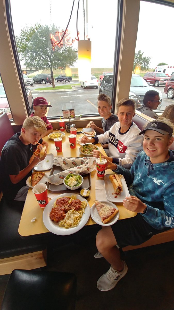 RMGolfTeam's tweet photo. Even though the main event got cancelled today, @MyMainEvent & @Fazolis kept us busy... and dry... in the afternoon. Just another day in the life of @RMGolfTeam... #StormEdition https://t.co/hYdTSIHcRn