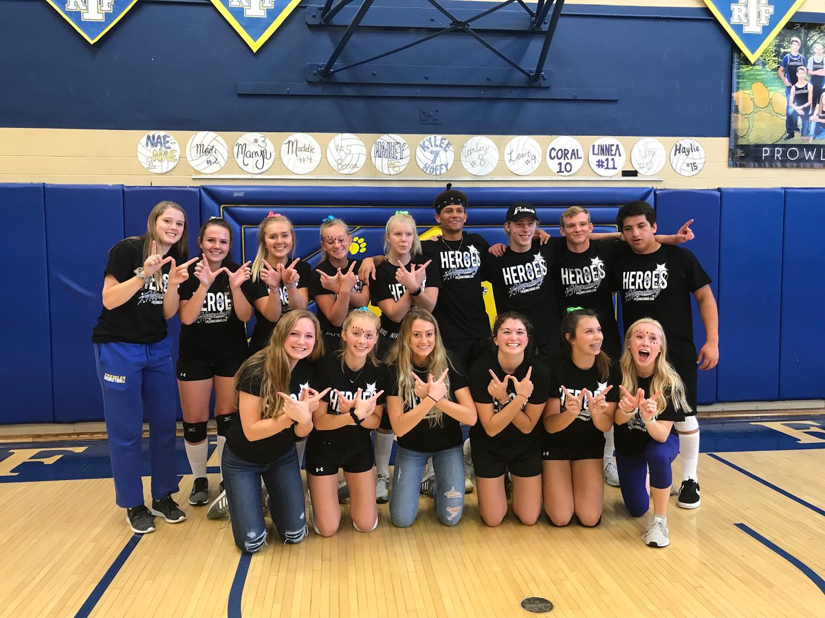 hruby_tuesday's tweet photo. Congrats to @LhsClass on finally winning something! 😂 *Your words not mine!* #hoco2018 https://t.co/SCW5fsyOWK
