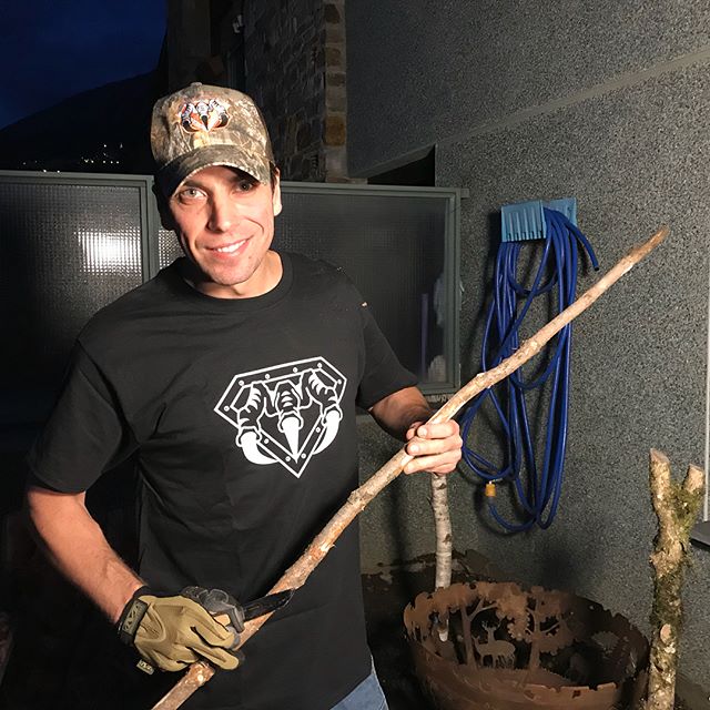 Who's repping the brand!? Let's get to it this season. #raptorazor #deerhunting #huntingseason #deerseason #elkhunting #elk #venison #wildgame #huntingknife #biggameskinner 📷: @safari_master_andorra_youtube