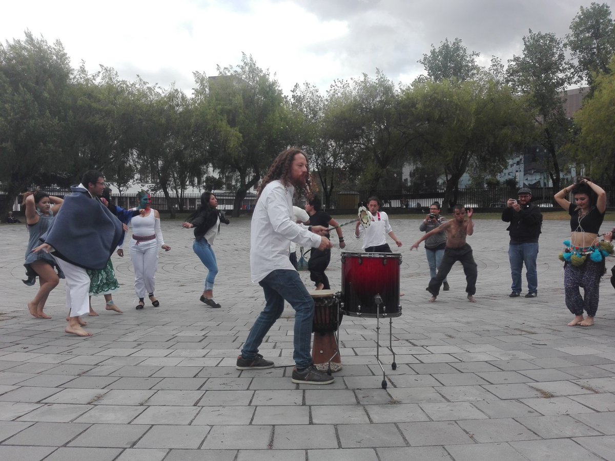 CCE_Pichincha's tweet photo. La fiesta de la luna y la femineidad se prende en el parque El Arbolito con la presencia de @diegomino y su percusión en este #KollaRaymi https://t.co/uXYh4ranZE