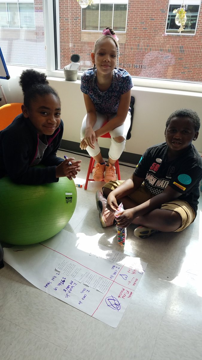 TeamDurand4's tweet photo. Fourth graders explored the difference between a fixed and growth mindset! @TeamDurand4 #fourthgraderocks #EngageCreateSOAR #FixedvsGrowthMindset #Wecandoanything https://t.co/pfMZ7potIA