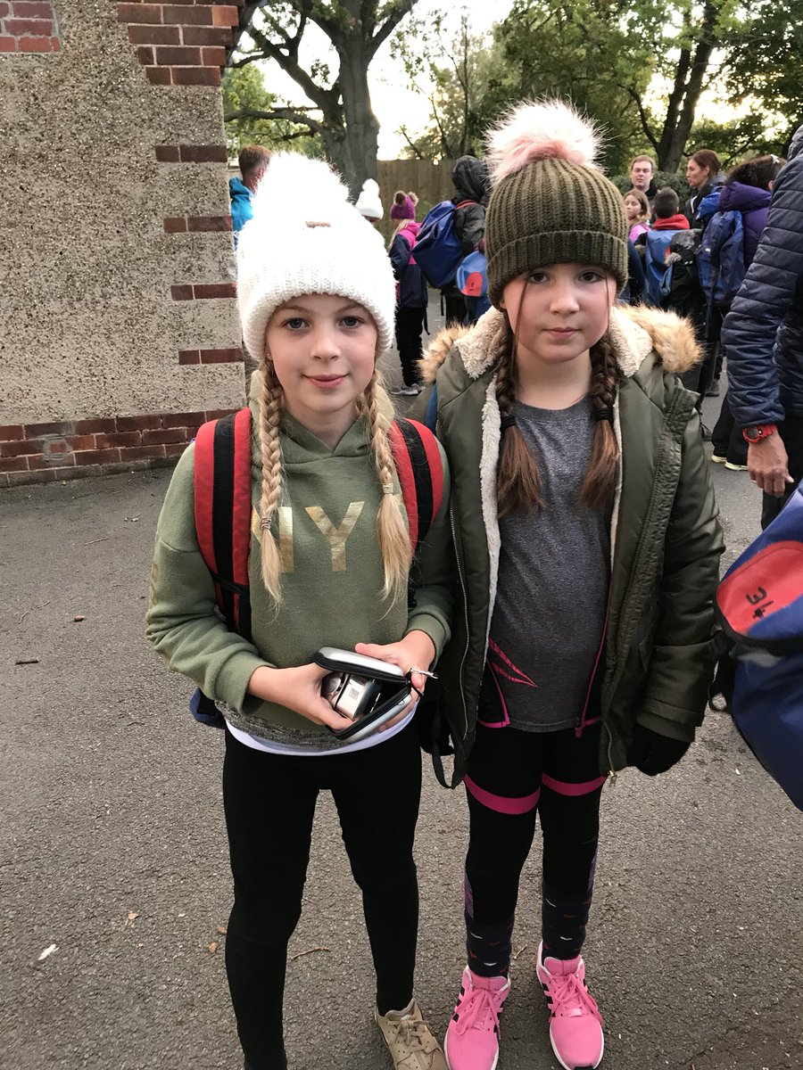 AvenuePrimaryUK's tweet photo. Preparing for the night walk! #perfectpurples #carlton18 https://t.co/W290HwyZQl
