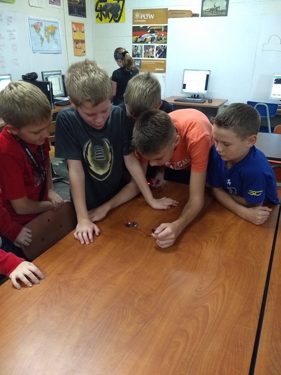 AR3Engineering's tweet photo. Middle school students show off their first microbit programs to their peers. Monday is the real test--5th graders! @PLTWorg https://t.co/mFum2cCWMx