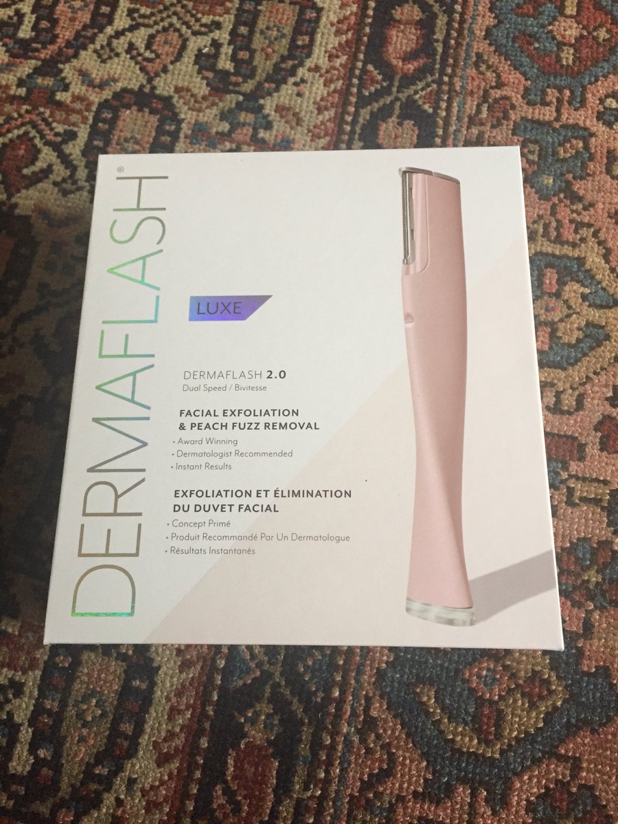 Amkat75's tweet photo. @dermaflash has arrived! Can’t wait to try it! #exfoliation #dermaplaning https://t.co/UKthVLdGX6