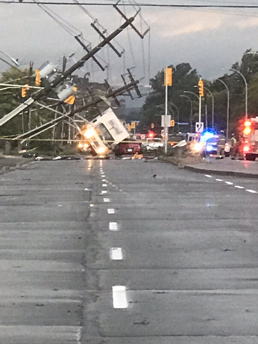 Emmaybe13's tweet photo. Greenbank Road  #ONStorm #Ottnews https://t.co/w66sI0AWuT
