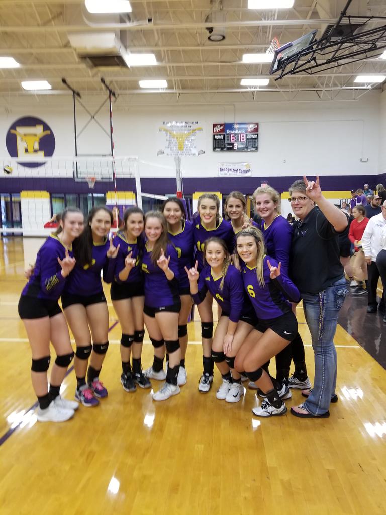 CoachSandford's tweet image. Lady Horns get the district win over Hamilton today! So extremely excited for the girls and coaches! @BwdBulletin @BigCountrySport  #HERD