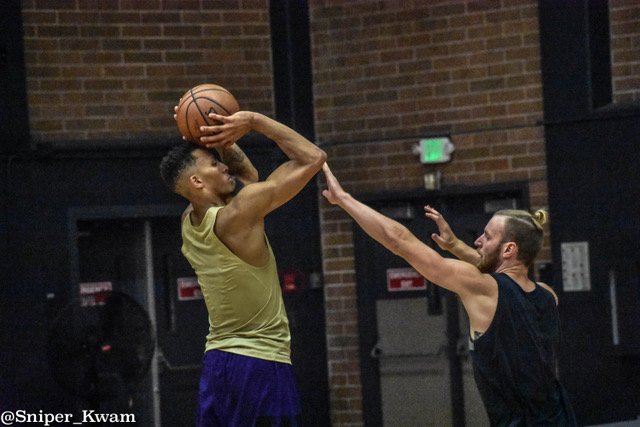 FBCNWA's tweet photo. Dominic Green is in a prime position to have a real breakout senior year for @UW_MBB
after shooting 43% from 3 last season. (Hazen HS/ @NWP_Basketball ) #SniperKwam #PullUpAndShoot https://t.co/423XUm0Siv