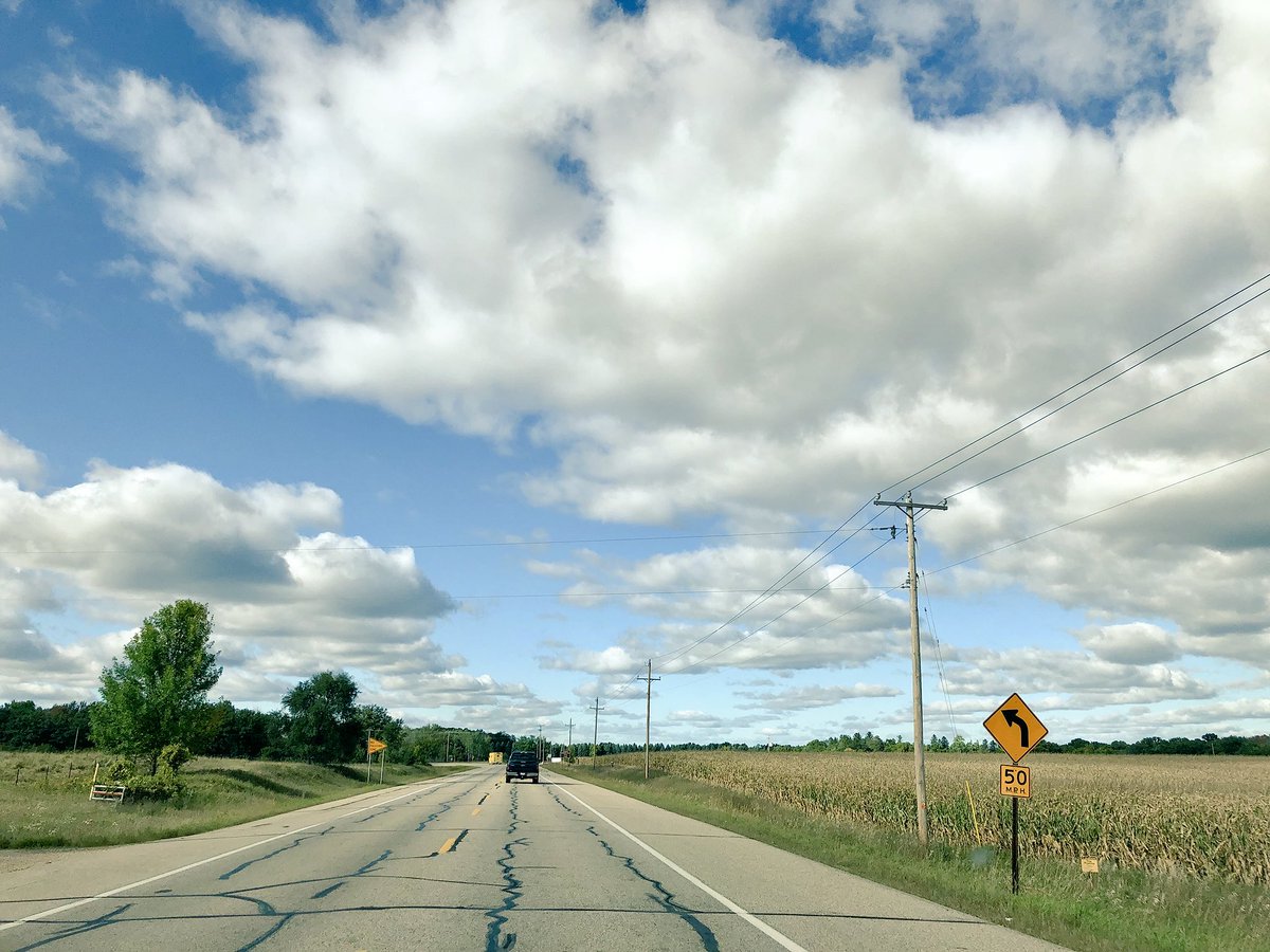 CozLindsay's tweet image. Road trip! Hustling up to Park Rapids with @ajferron to eat some carbs and crash before @Itascatur’s Headwaters 100 tomorrow. #Headwaters100 #partyin #centuryride