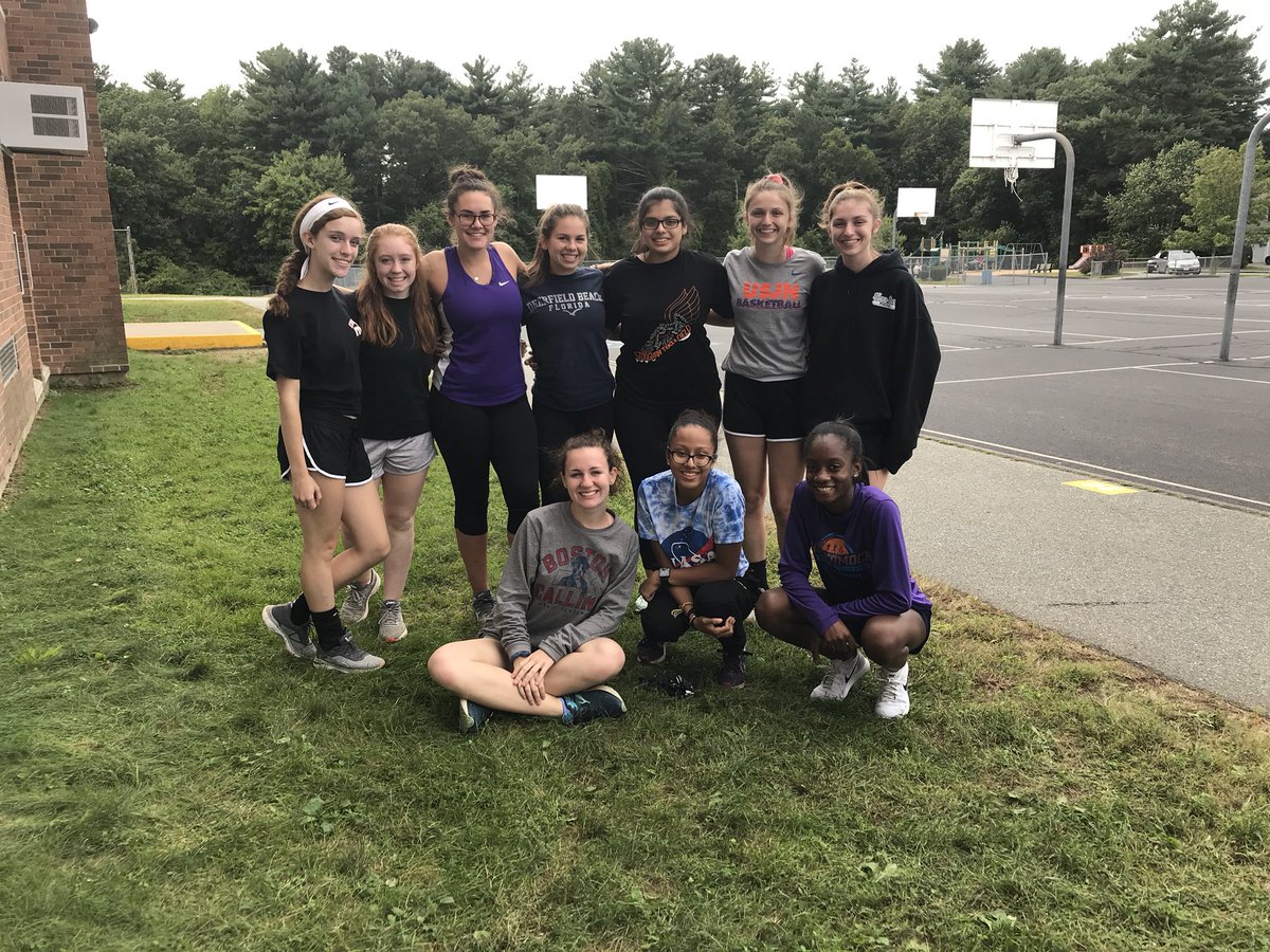 SHS_coachlo's tweet photo. We had some girls team bonding today, love you allll ❤️🌟 #Team #Family https://t.co/5stqiog7Ot